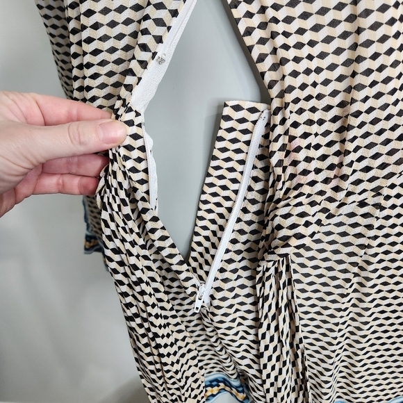 REISS "Hazel" Printed Chiffon Playsuit Shorts Romper Size 0 US/32 EU NWT - Picture 5 of 14